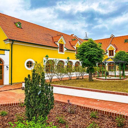 Hotel Roemerstein Fürstenfeld 外观 照片