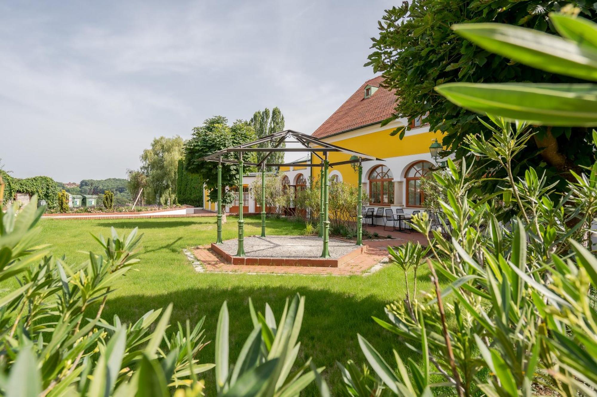 Hotel Roemerstein Fürstenfeld 外观 照片