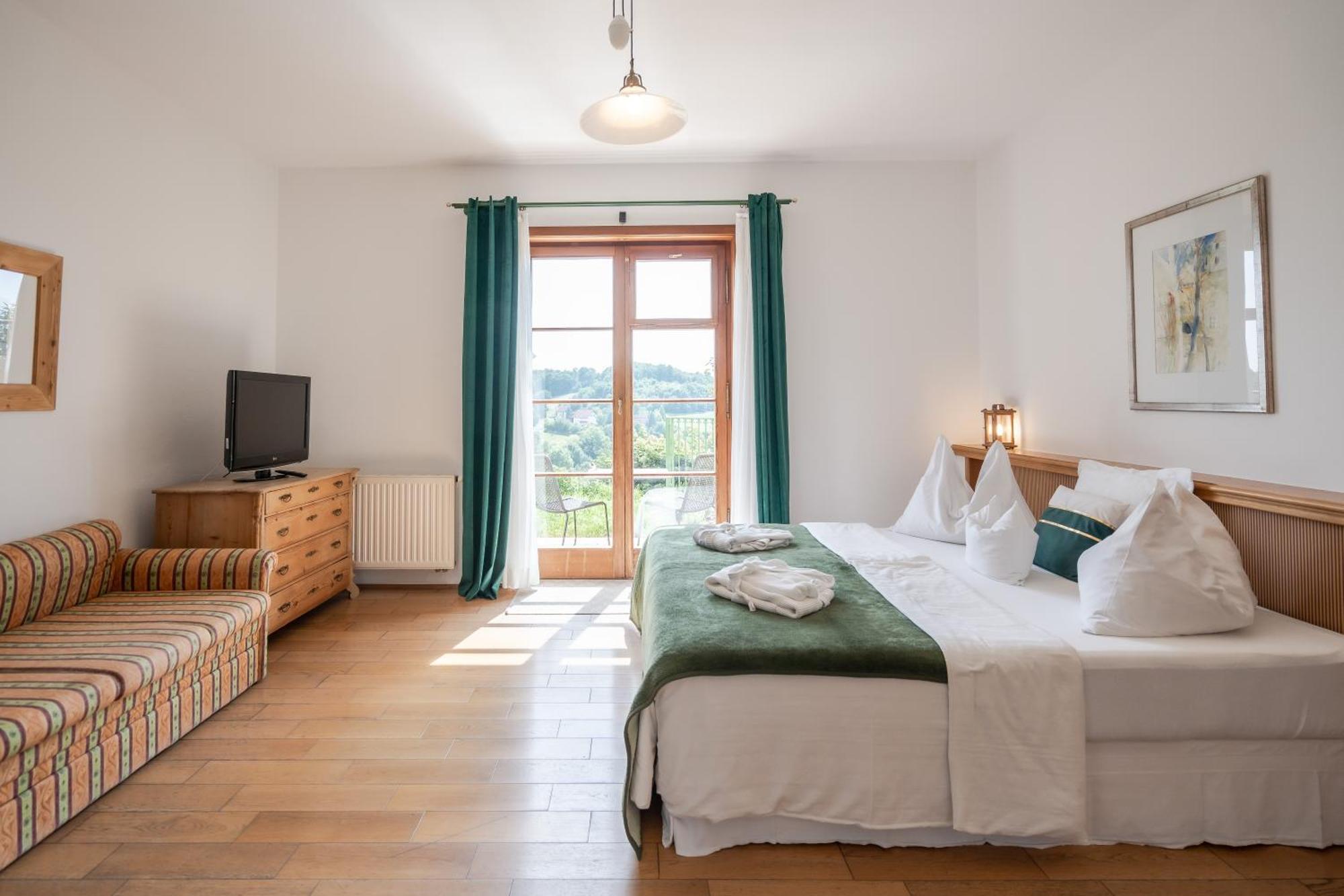 Hotel Roemerstein Fürstenfeld 外观 照片