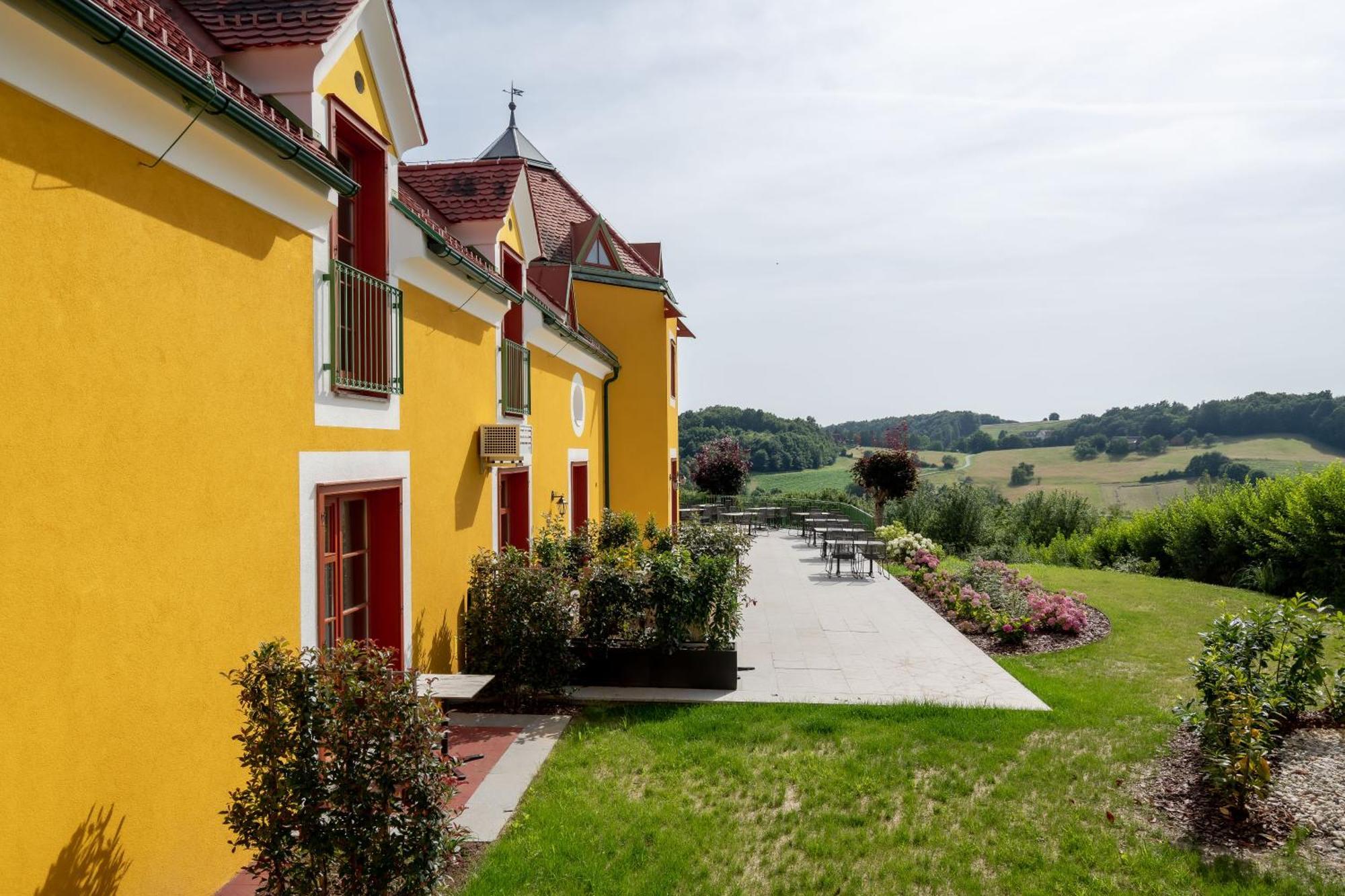 Hotel Roemerstein Fürstenfeld 外观 照片