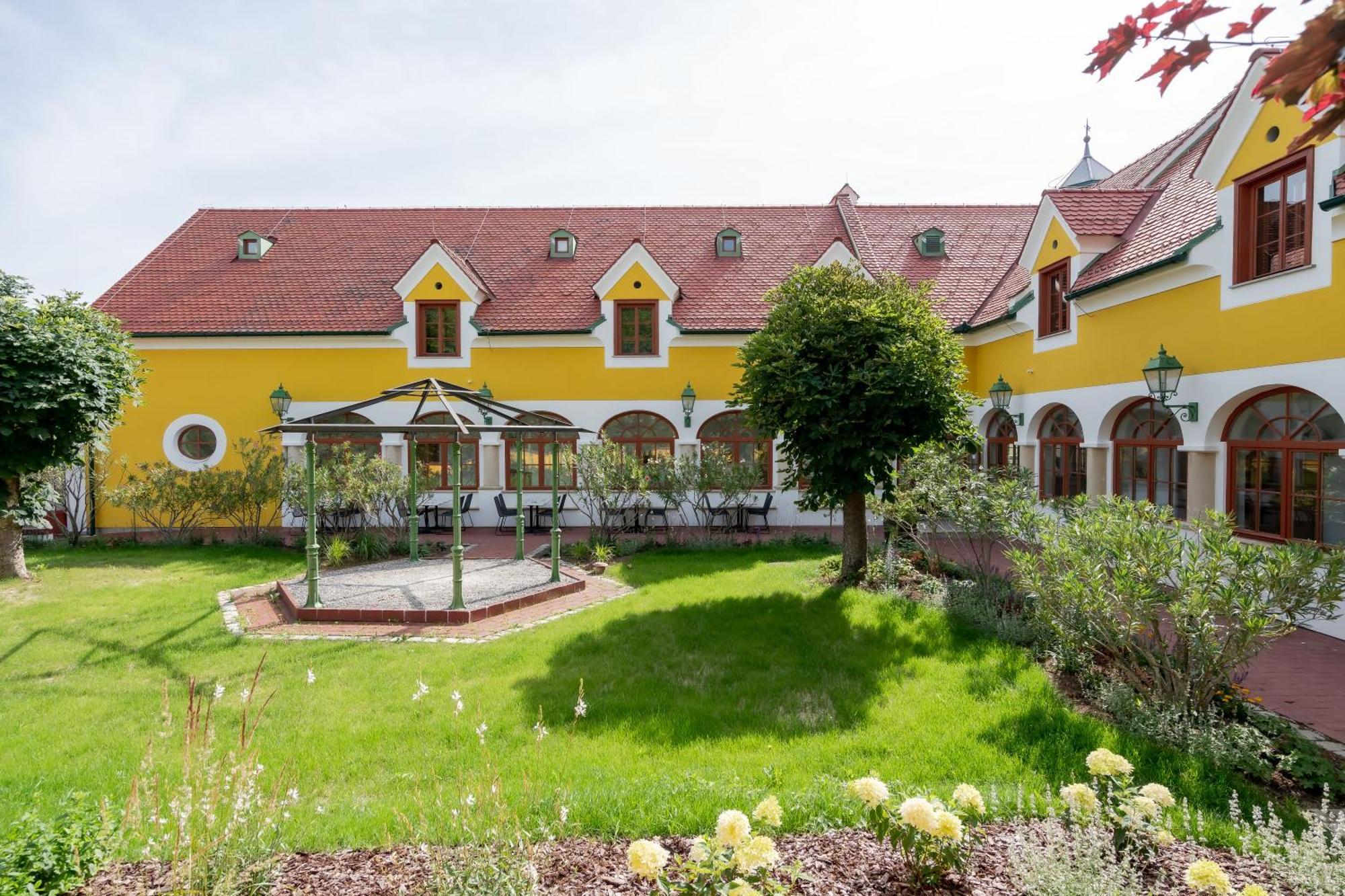 Hotel Roemerstein Fürstenfeld 外观 照片